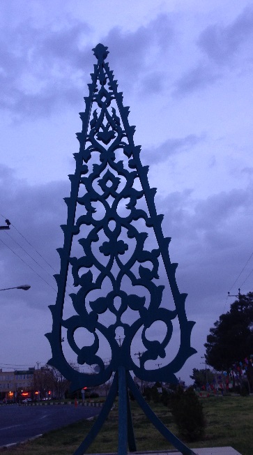 نقش هنری بر میدانی در خیابان امیرکبیر کاشان